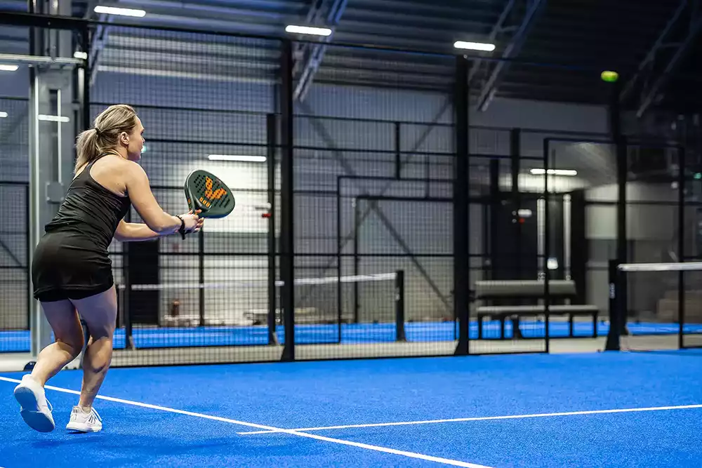 Padel spelare på top padel